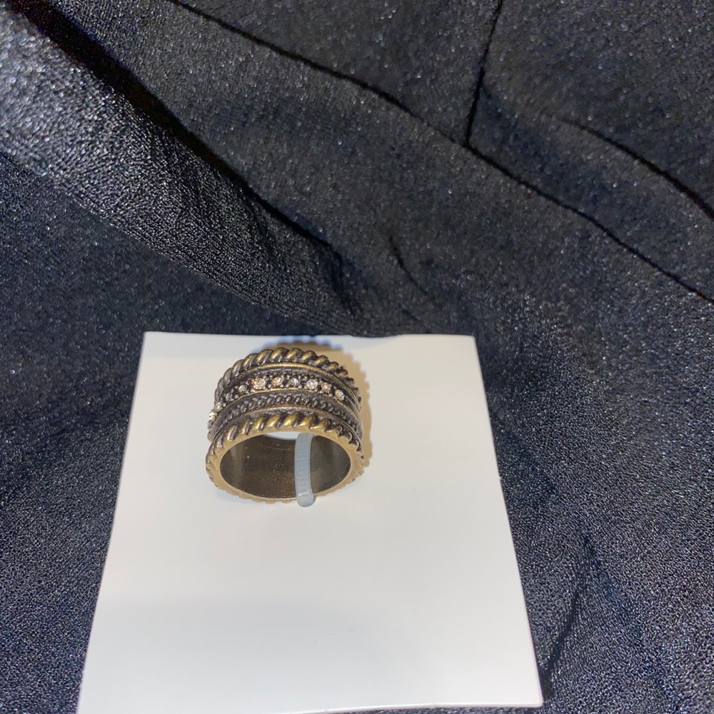 Size 8 ring - Picture 3 of 5